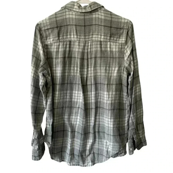 Old Navy Women Medium Flannel Classic Shirt Button Down Fall Season - Picture 2 of 4